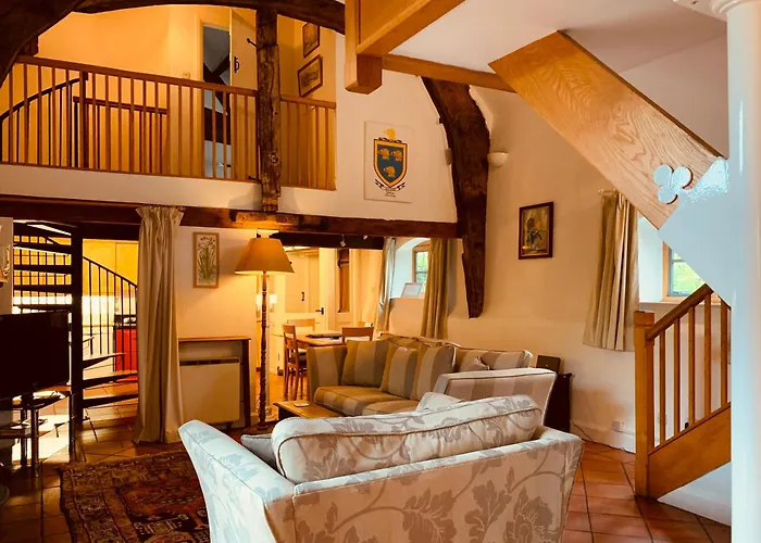 Unique 17C Listed Barn In A Shropshire Hamlet.