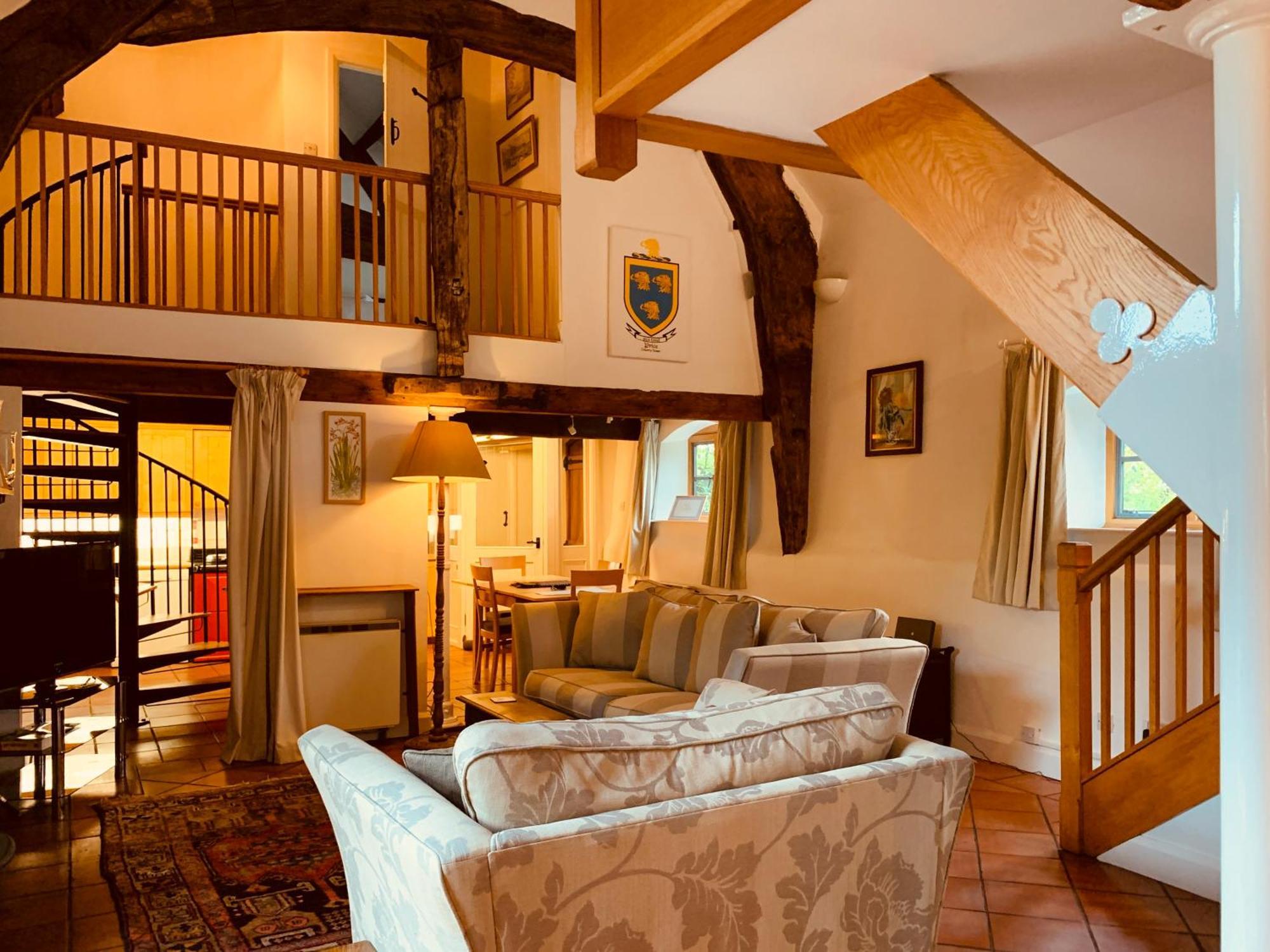Unique 17c Listed Barn In A Shropshire Hamlet. * Albrighton