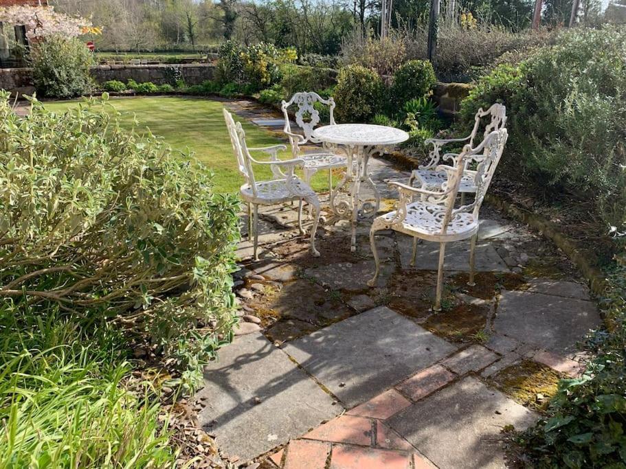 Unique 17c Listed Barn In A Shropshire Hamlet. Holiday home *