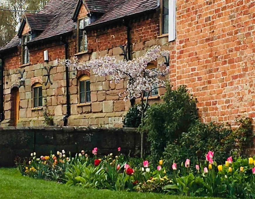 Unique 17c Listed Barn In A Shropshire Hamlet.