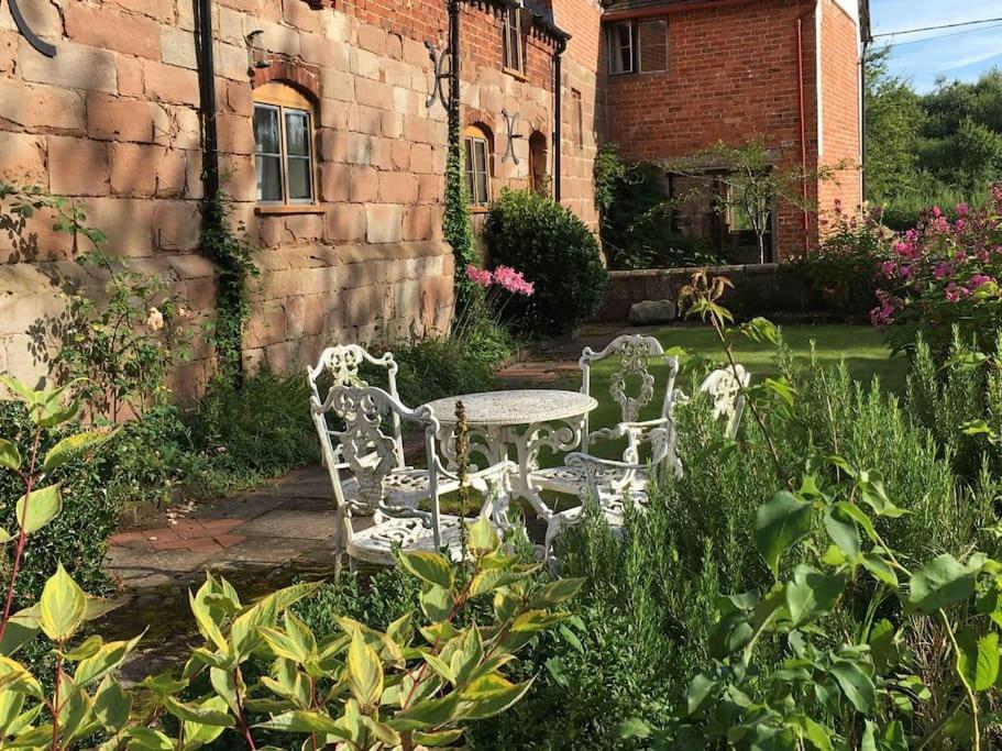 Holiday home Unique 17c Listed Barn In A Shropshire Hamlet.
