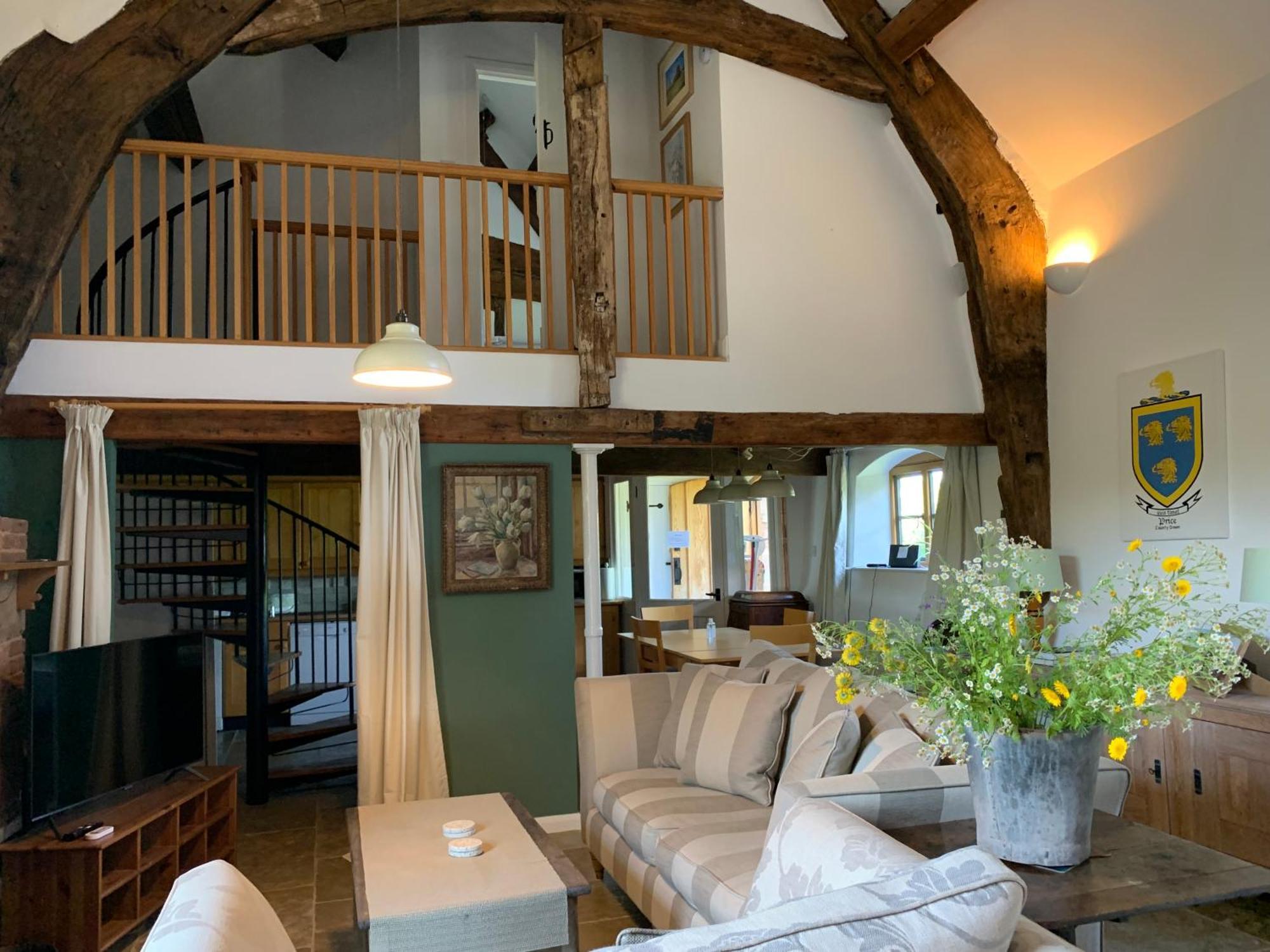 Holiday home Unique 17c Listed Barn In A Shropshire Hamlet. *