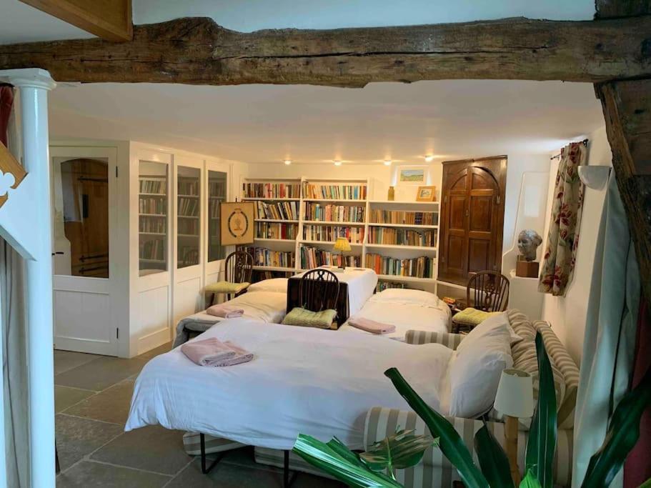 Unique 17c Listed Barn In A Shropshire Hamlet. Holiday home