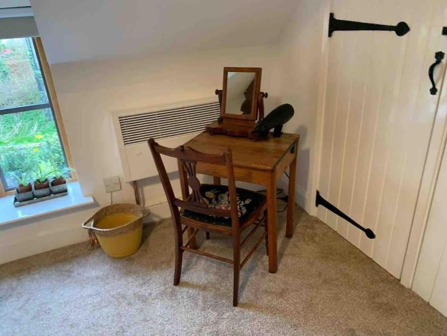 Unique 17c Listed Barn In A Shropshire Hamlet. Holiday home *